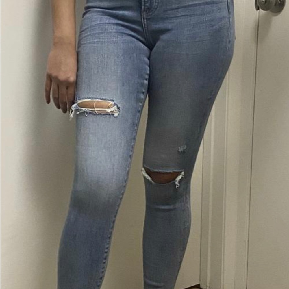 NWT Express Brand High Waisted Light Wash Ripped Skinny Jeans. Medium Wash - Picture 3 of 5
